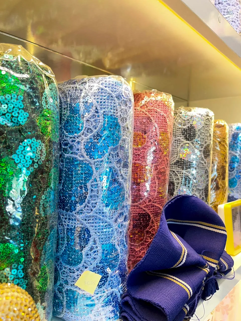 Tissue lace