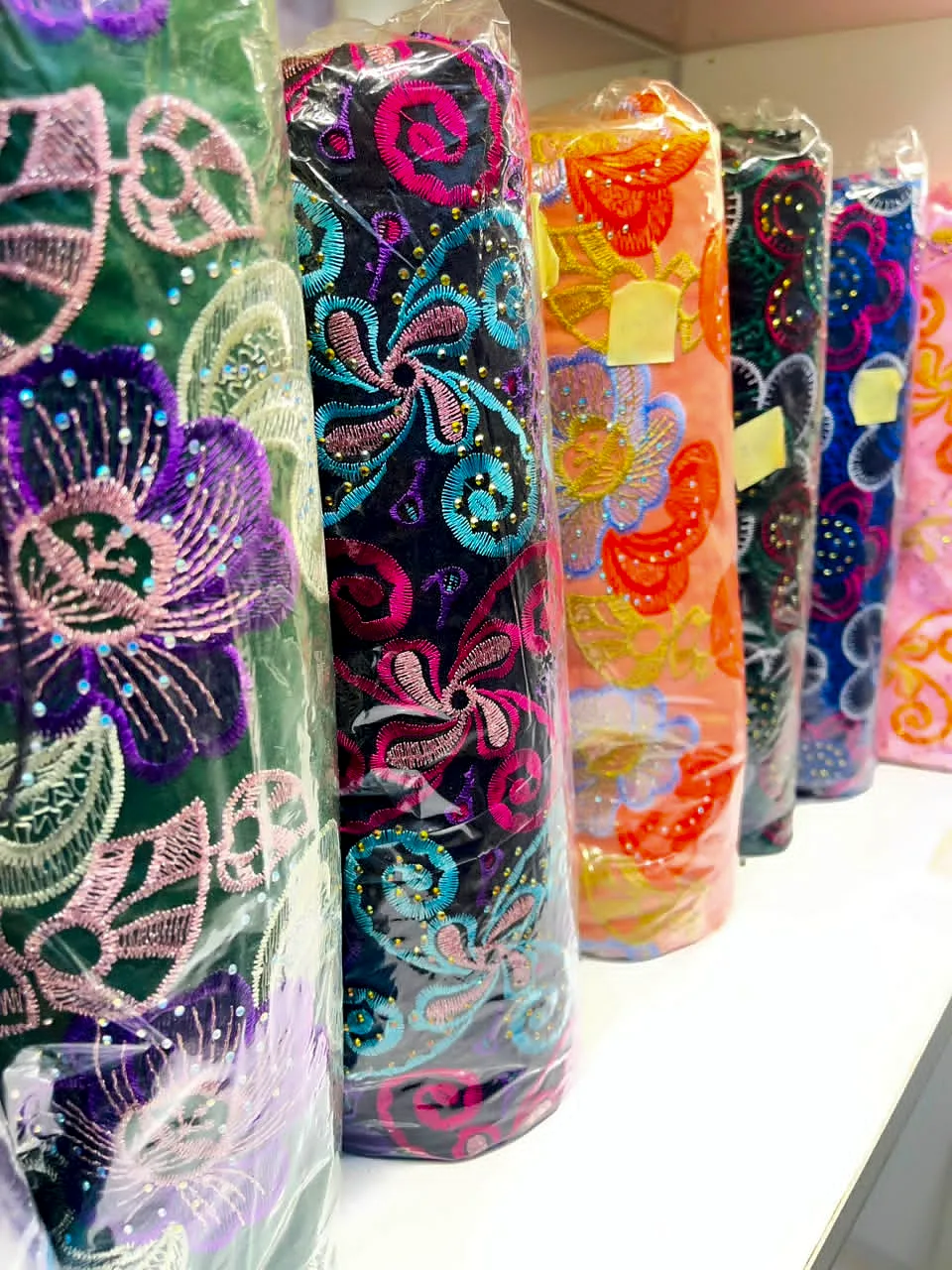 Tissus gripure différents motifs lace