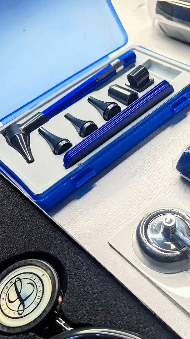 > 👂 Kit d’otoscope médical —