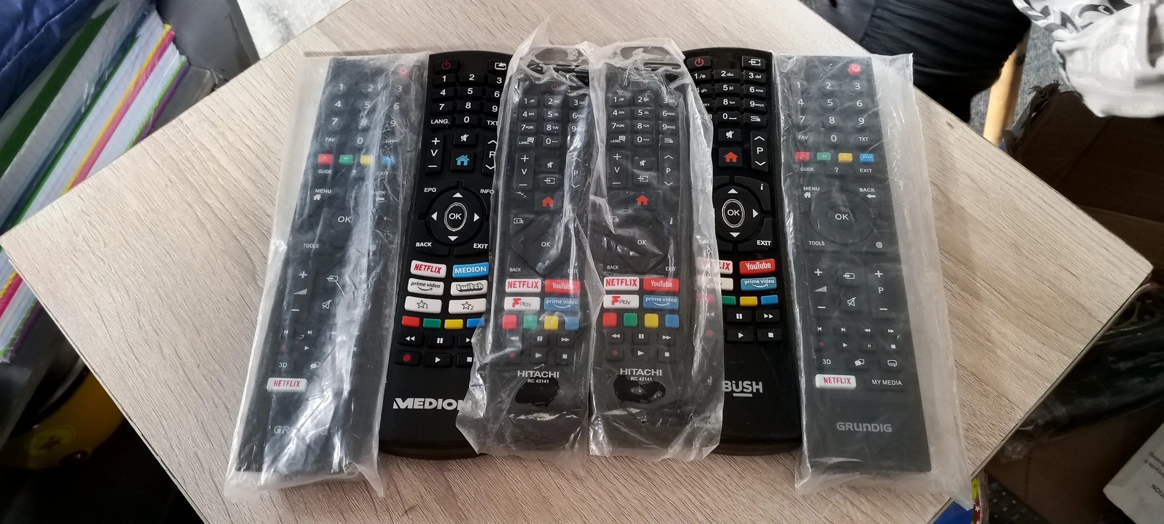 Télécommande tv, décodeur, woofers...